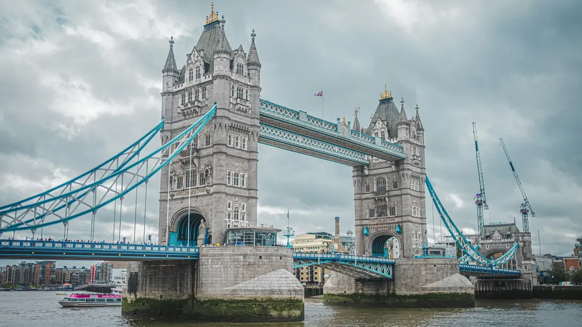 Tower of London y Tower Bridge desde el Támesis